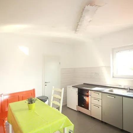Zem, Krk Apartamento